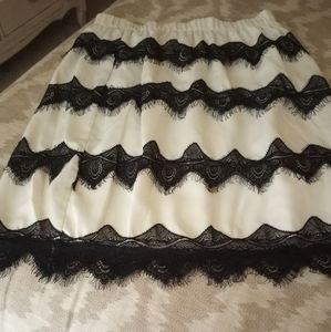 Puxa Vida White/Black Lace Mini Skirt